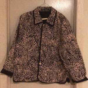 Woman’s light weight reversible jacket.